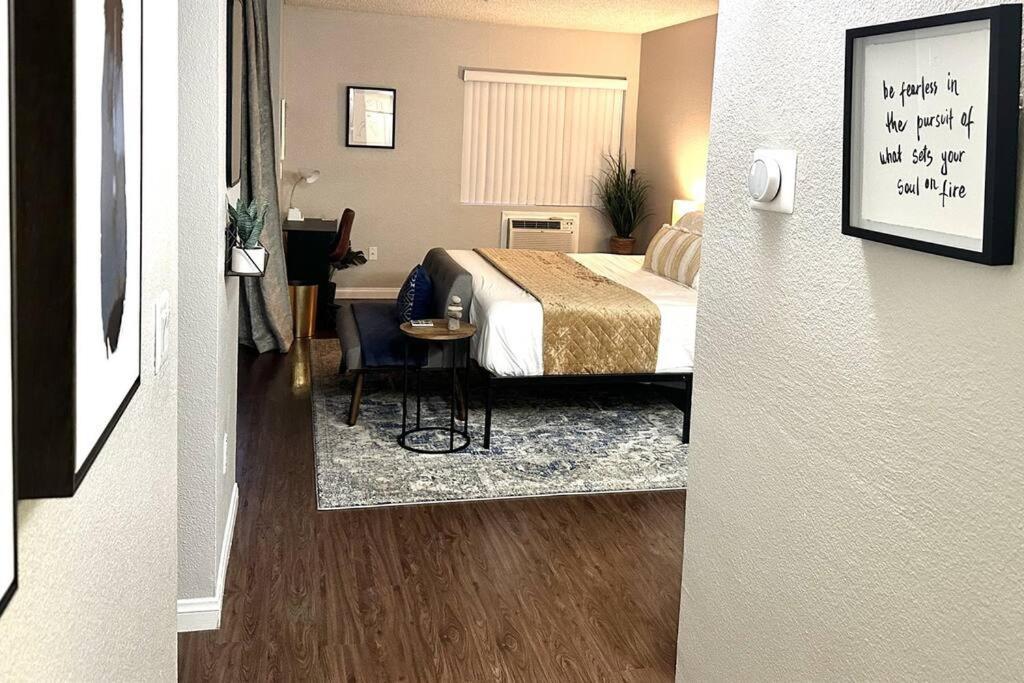 King Bed, Self-Checkin, Garage, Wifi - Your Dream Stay Near Disneyland! Santa Ana Exterior photo